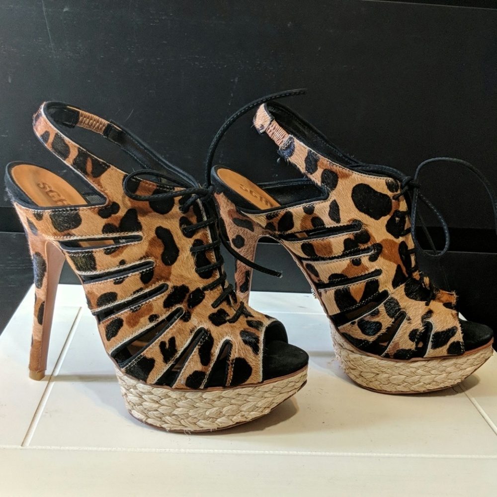 NIB Schutz leapard heels